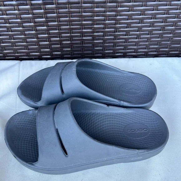 OOFOS Charcoal Slide Sandals - Picture 5 of 11